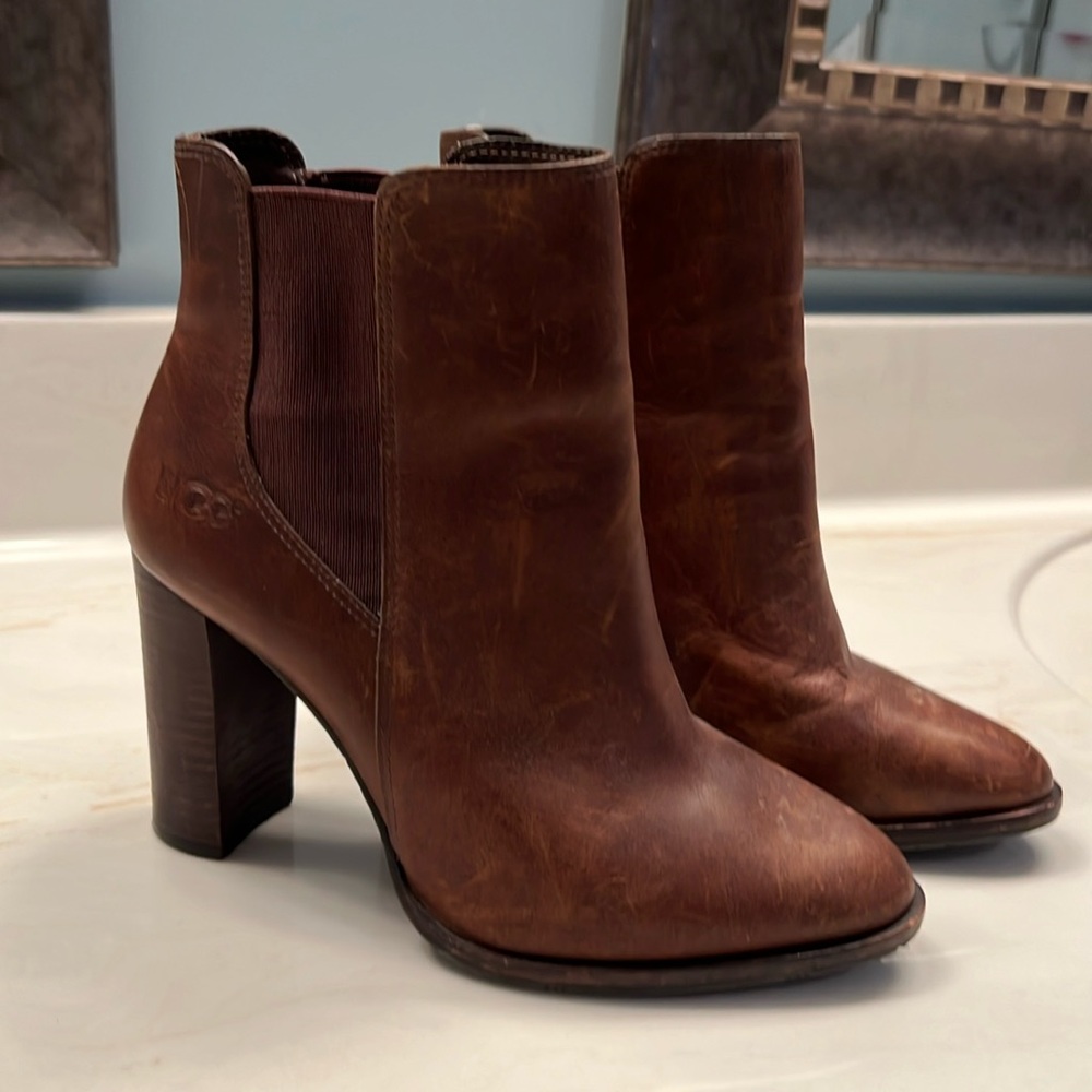 Ugg leather Bootie